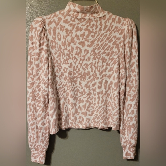Calvin Klein Leopard Mock Neck Puff Sleeve Sweater Mob Wife - Picture 3 of 3